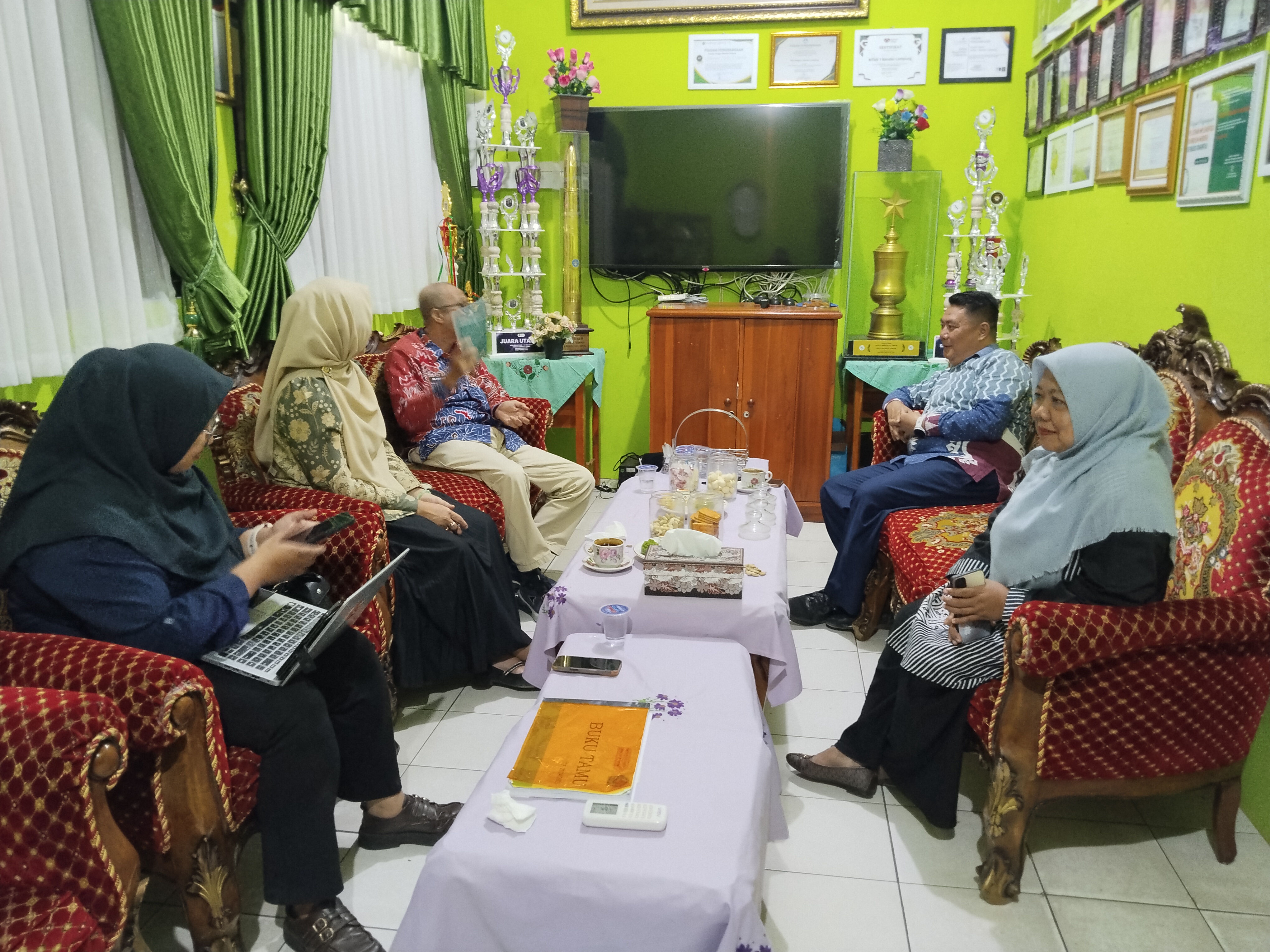 Katim Kurikulum Kanwil Kementerian Agama Provinsi Lampung Monitoring Pelaksanaan TKA Kelas 9 di MTsN 1 Bandar Lampung