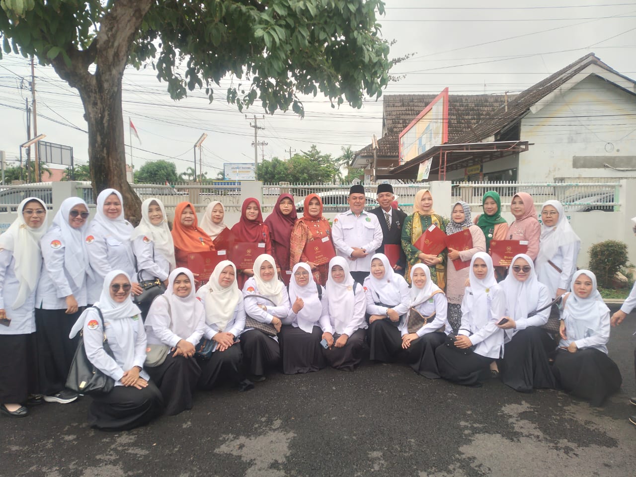 Kepala MTsN 1 Bandar Lampung dan Dewan Guru Ikuti Upacara HAB Kemenag ke-80 RI di Kanwil Kementerian Agama Provinsi Lampung
