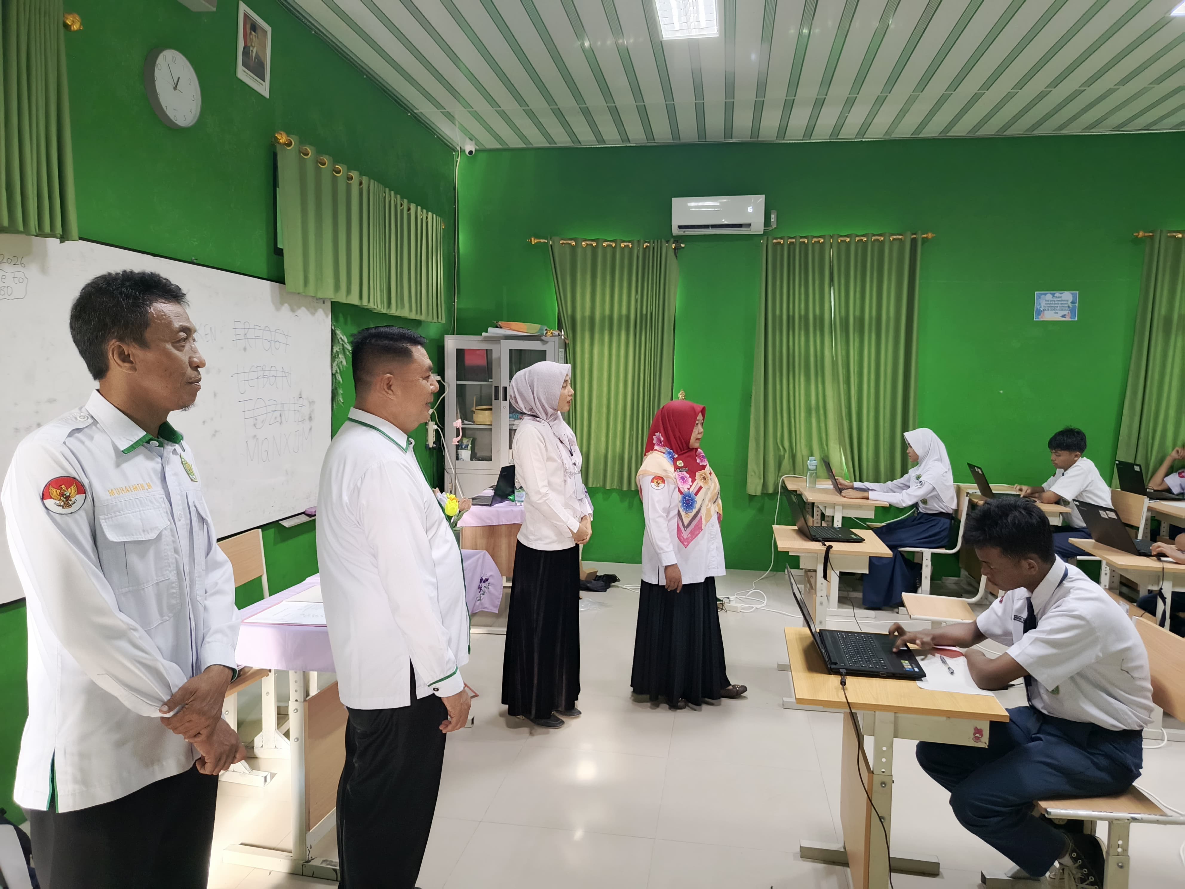 MTsN 1 Bandar Lampung Gelar TKA Kelas 9, Kepala Madrasah Lakukan Monitoring Langsung