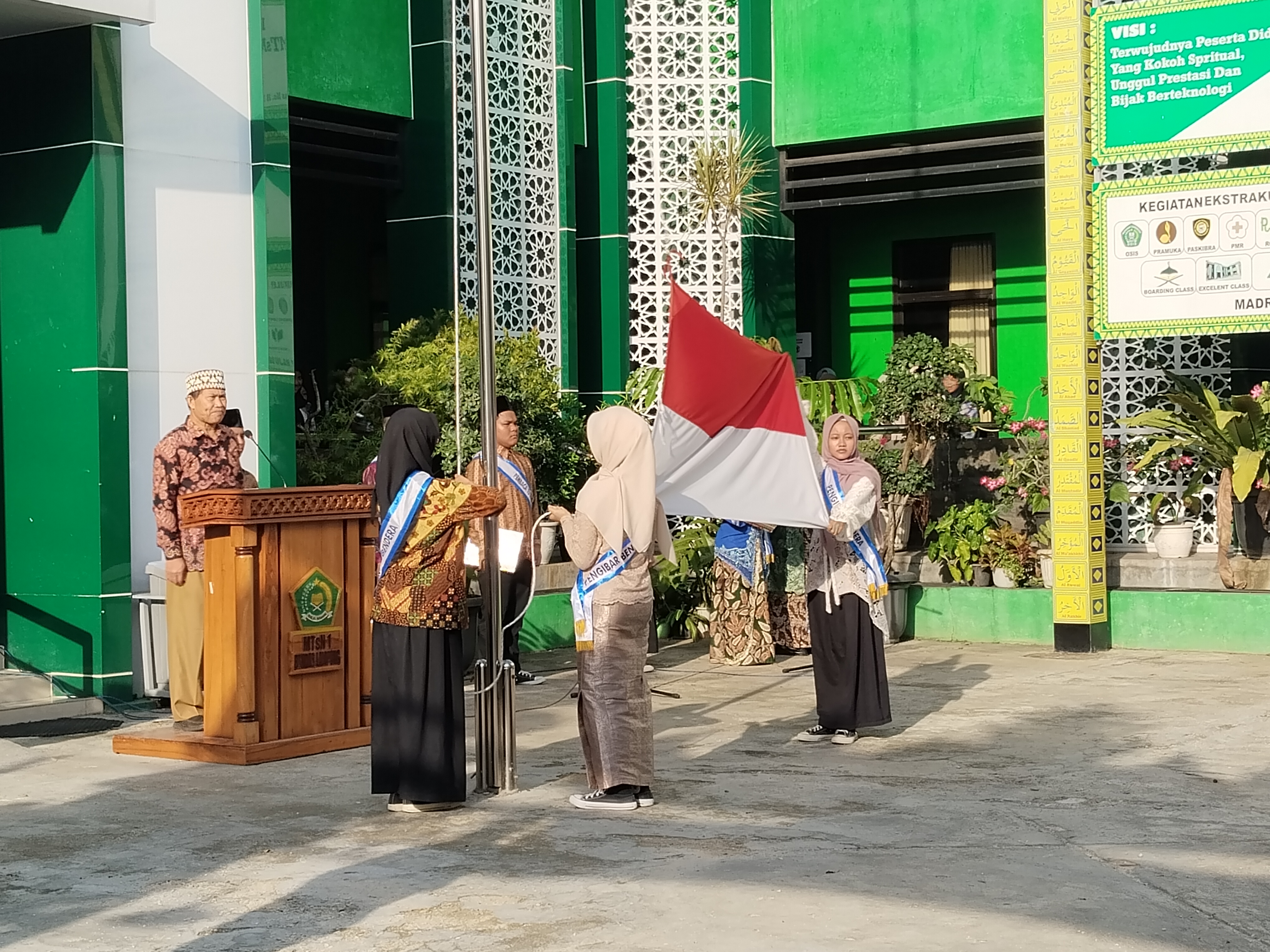 MTsN 1 Bandar Lampung Gelar Upacara Hardiknas 2026, Tanamkan Nilai Akademik dan Akhlakul Karimah