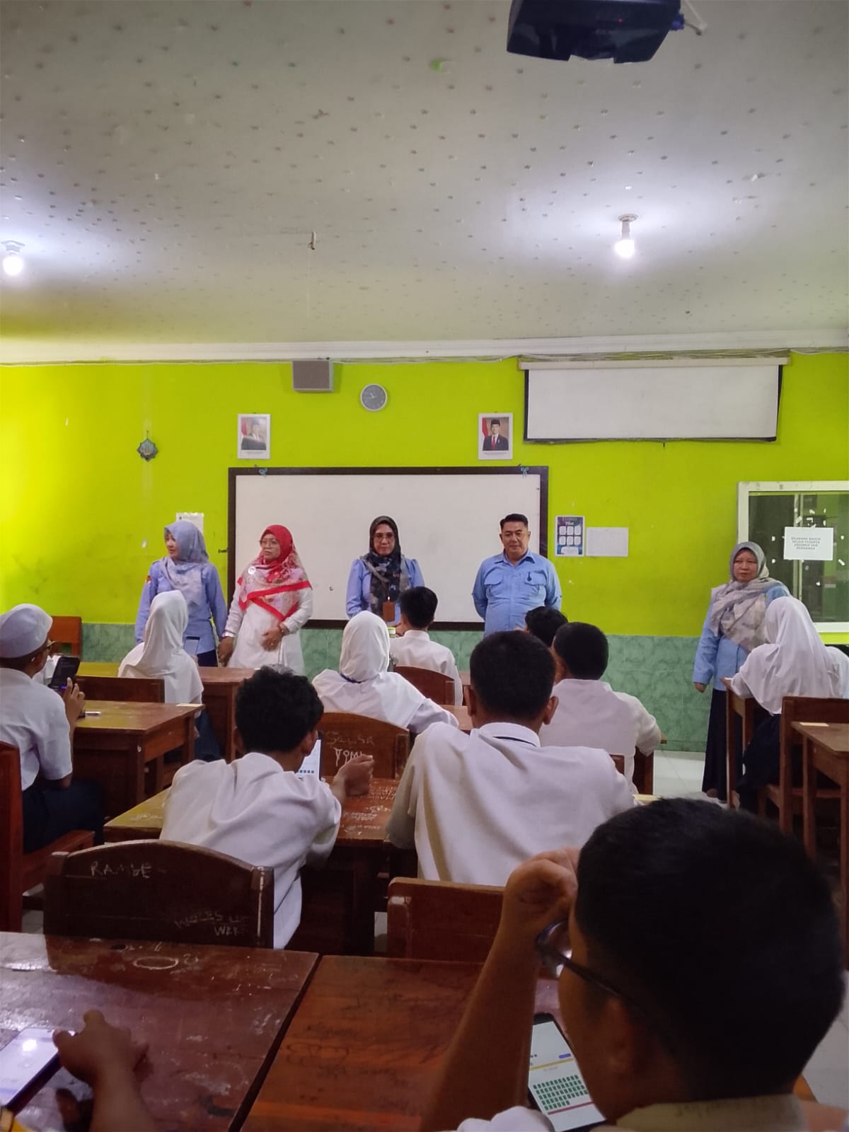 MTsN 1 Bandar Lampung Terima Kunjungan Pengawas Kemenag Kota dalam Monitoring dan Evaluasi ASAS Genap TA 2025/2026