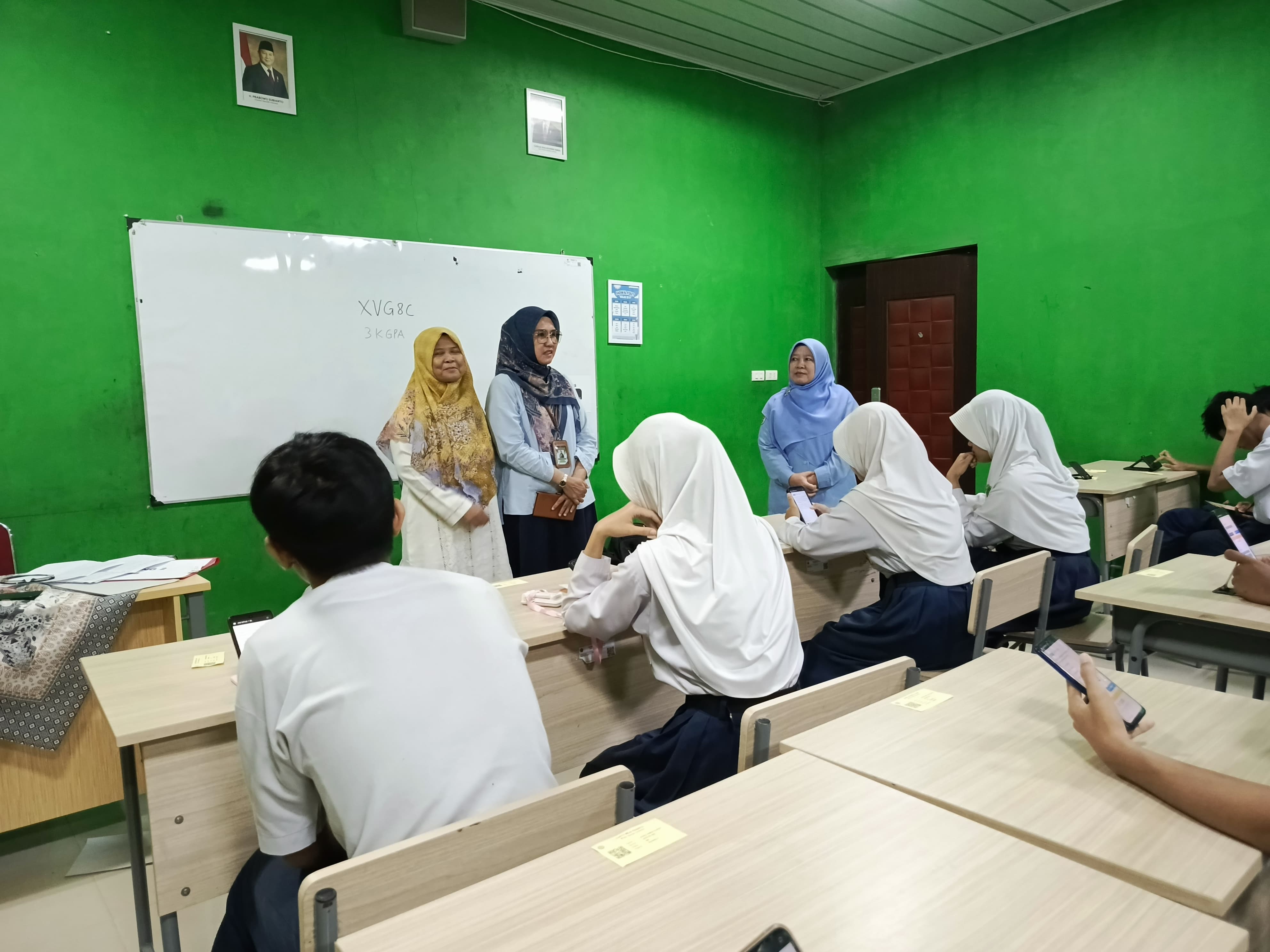 MTsN 1 Bandar Lampung Terima Kunjungan Pengawas Kemenag Kota, Yenny Diahastaty, Tinjau Pelaksanaan PTS dan ASAS 2025/2026, 