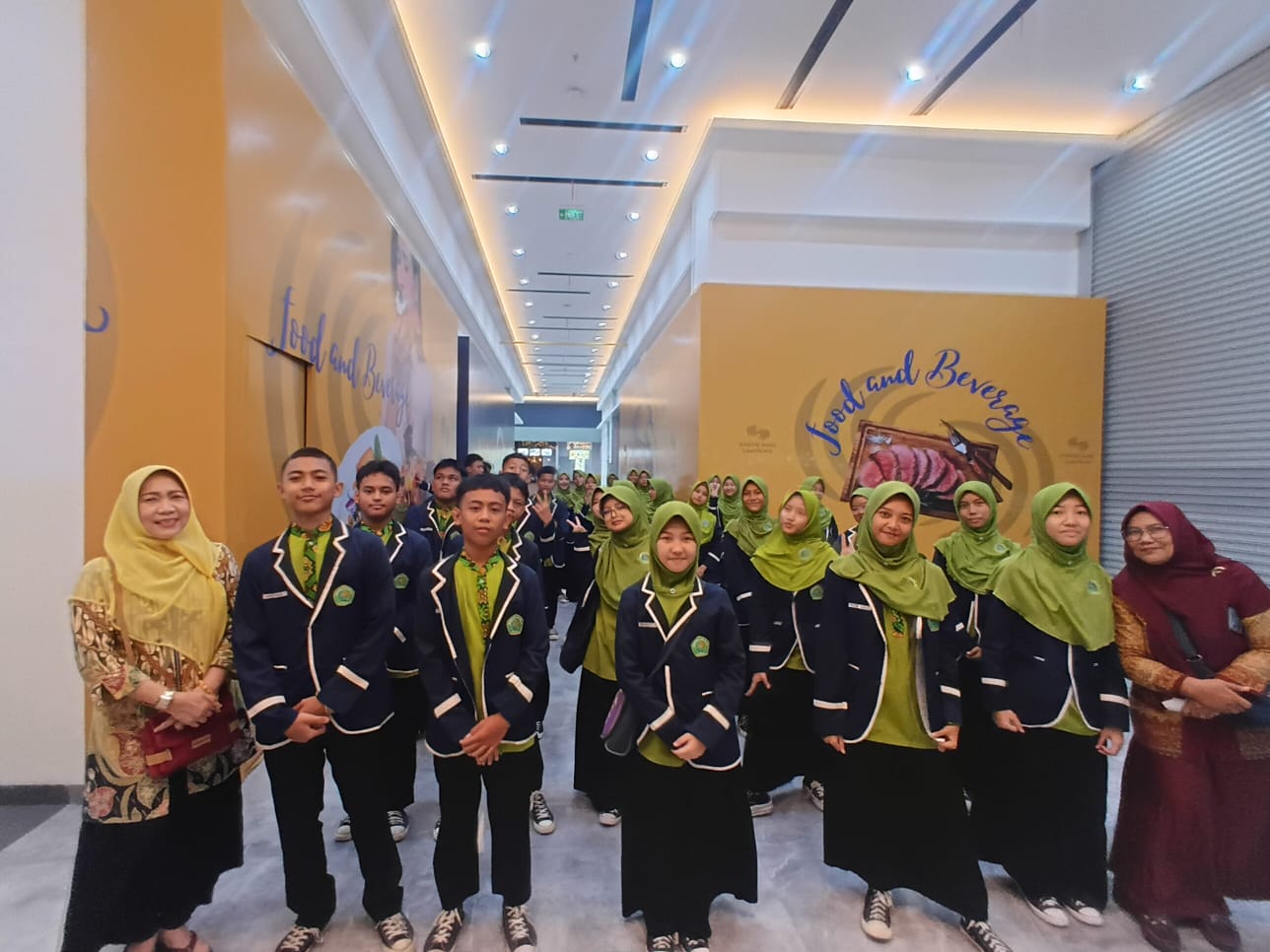 Pengurus OSIM MTsN 1 Bandar Lampung TA 2025/2026 Gelar Nobar Film Sang Juara di CGV Grand Mercure