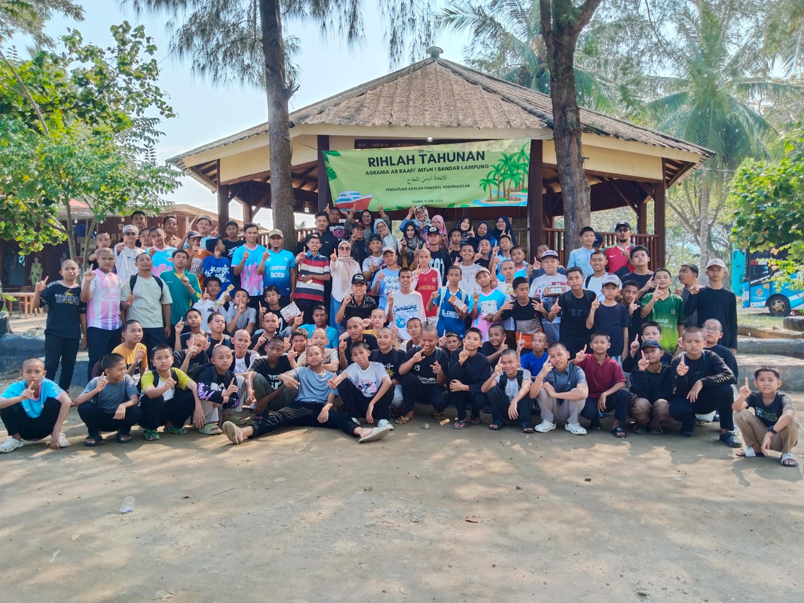 Reportase Kegiatan Rihlah Pantai Asrama Ar-Raafi’ MTsN 1 Bandar Lampung