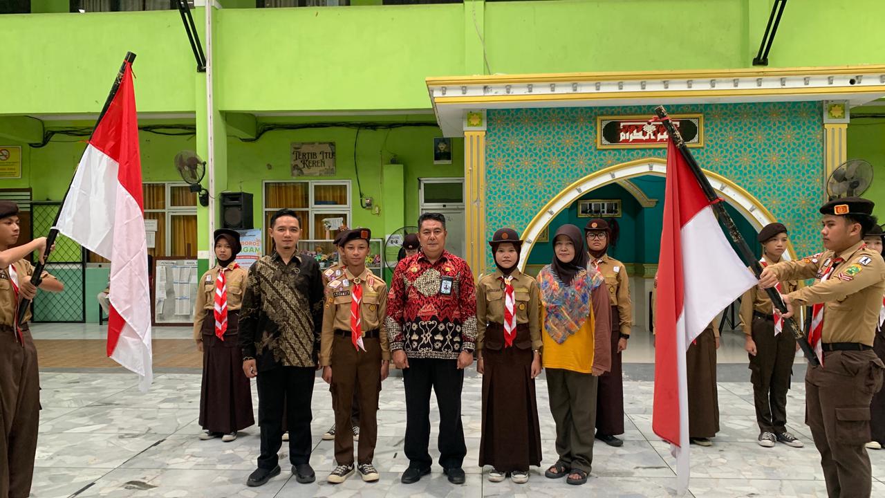 Sebagai Kamabigus, Hartawan Resmi Lantik Kepengurusan Baru Pramuka MTsN 1 Bandar Lampung