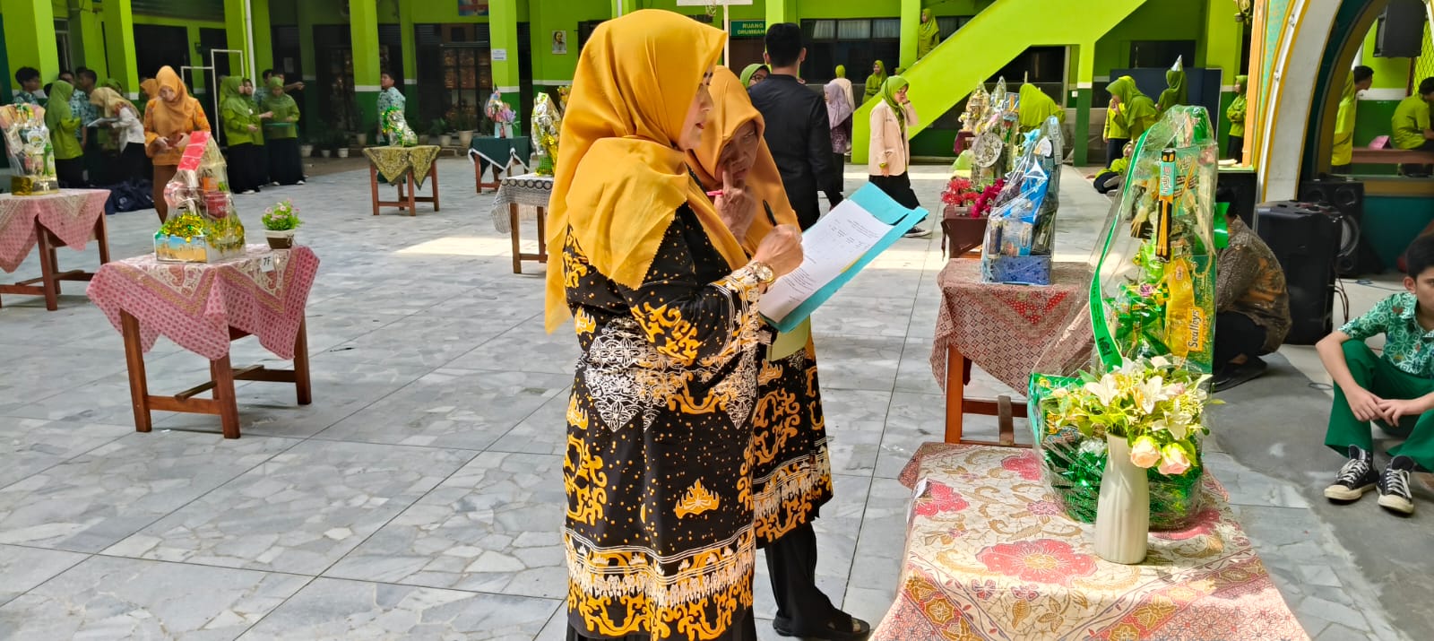 Semarakkan Ramadhan, Rohis MTsN 1 Bandar Lampung Gelar Lomba Membuat Parsel Lebaran