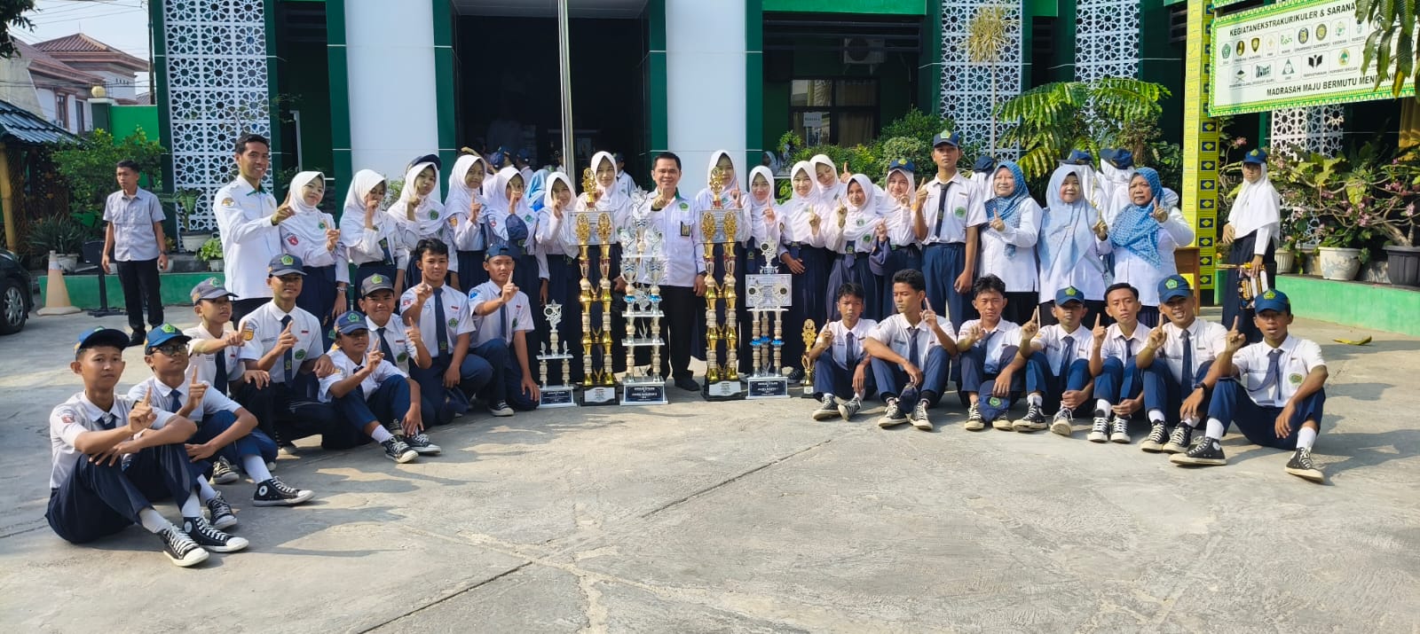 Banjir Prestasi! MTsN 1 Bandar Lampung Borong Piala dalam Berbagai Ajang