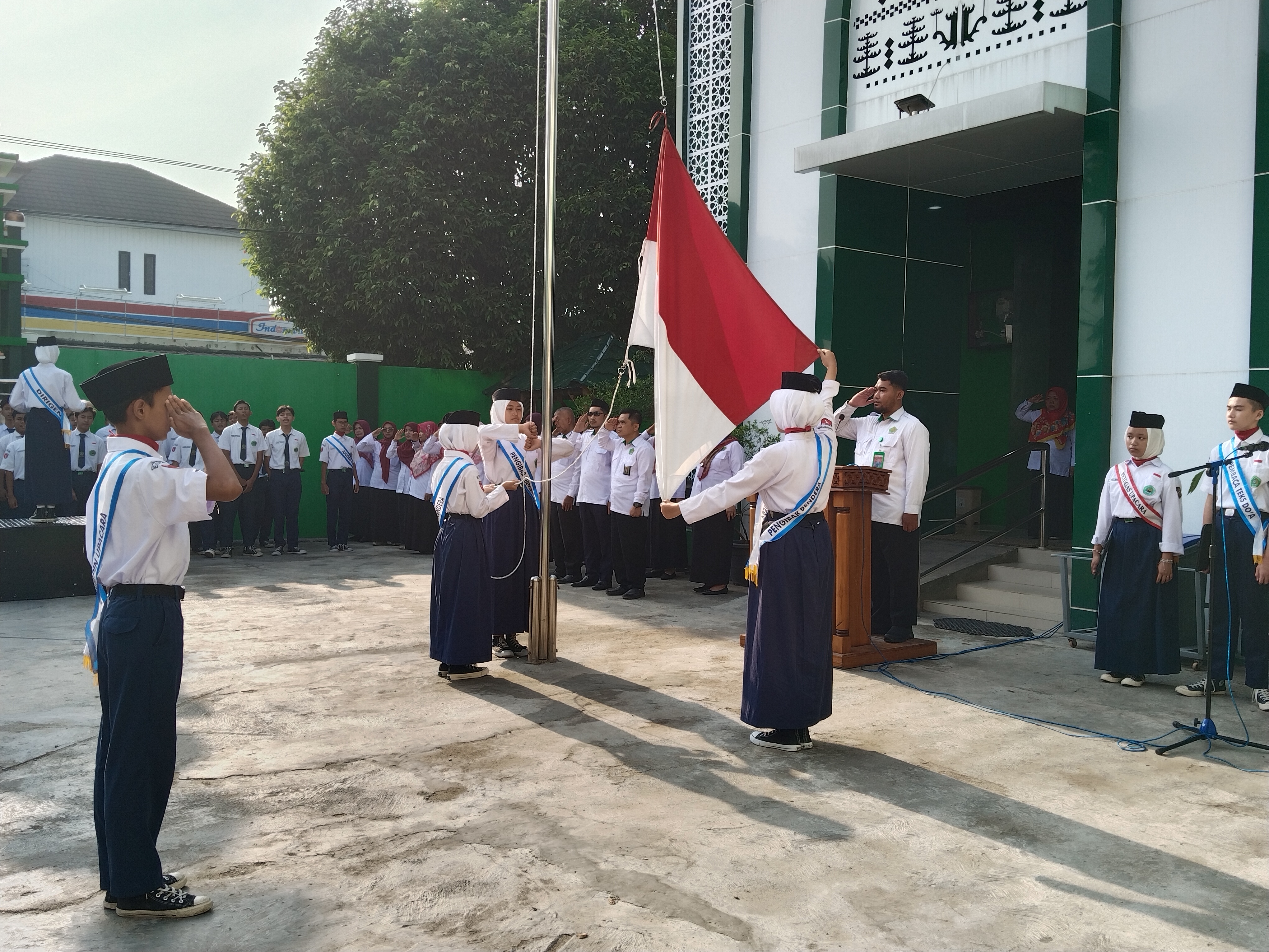 Perkokoh Keimanan melalui Gerakan "Wajib Pacaran" ;  Tema Upacara Bendera di MTsN  1 Bandar Lampung