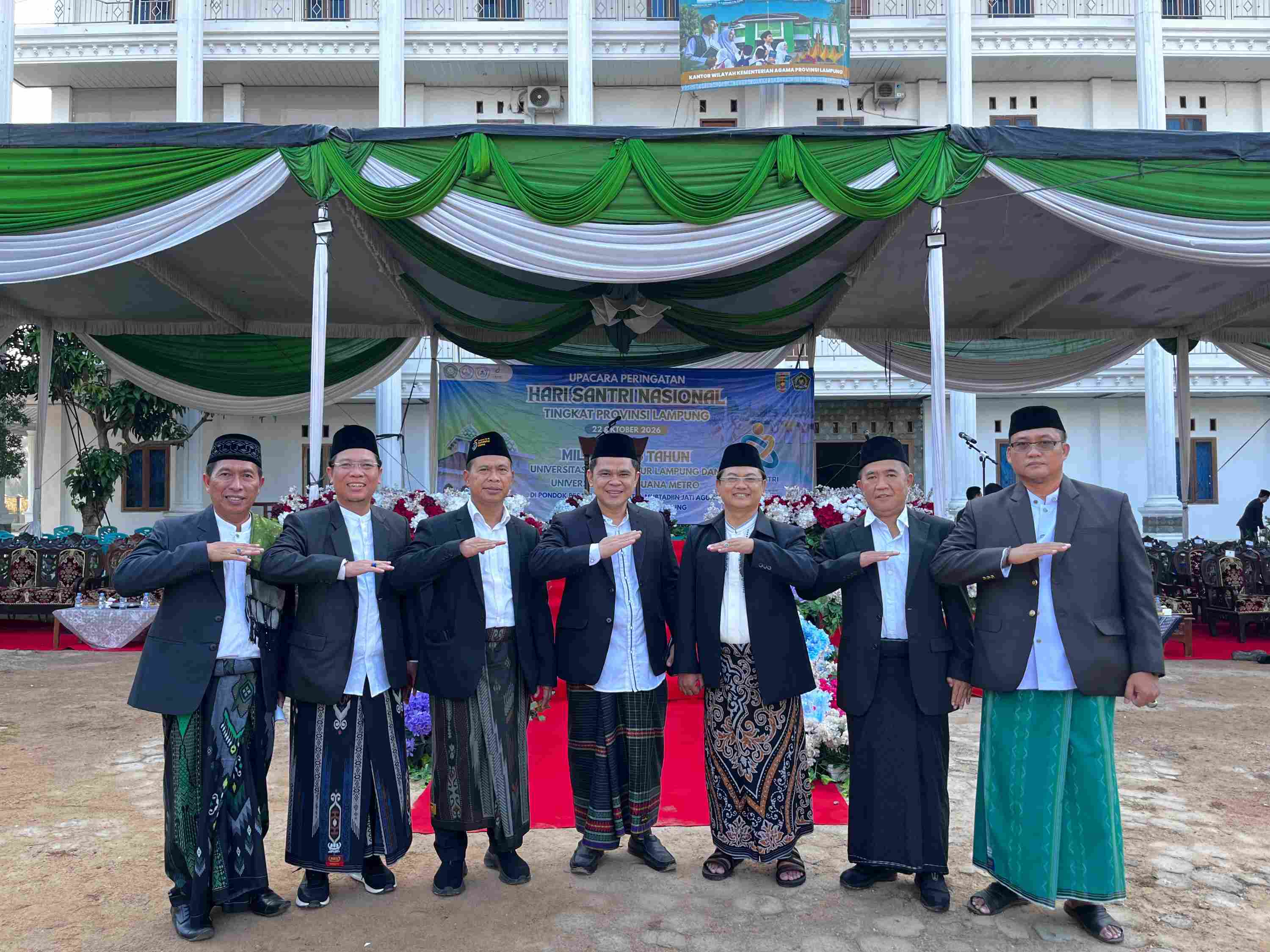 Perkuat Silaturahmi dan Semangat Santri, Kepala MTsN 1 Bandar Lampung Hadiri Peringatan HSN di Ponpes Hidayatul Mubtadiin