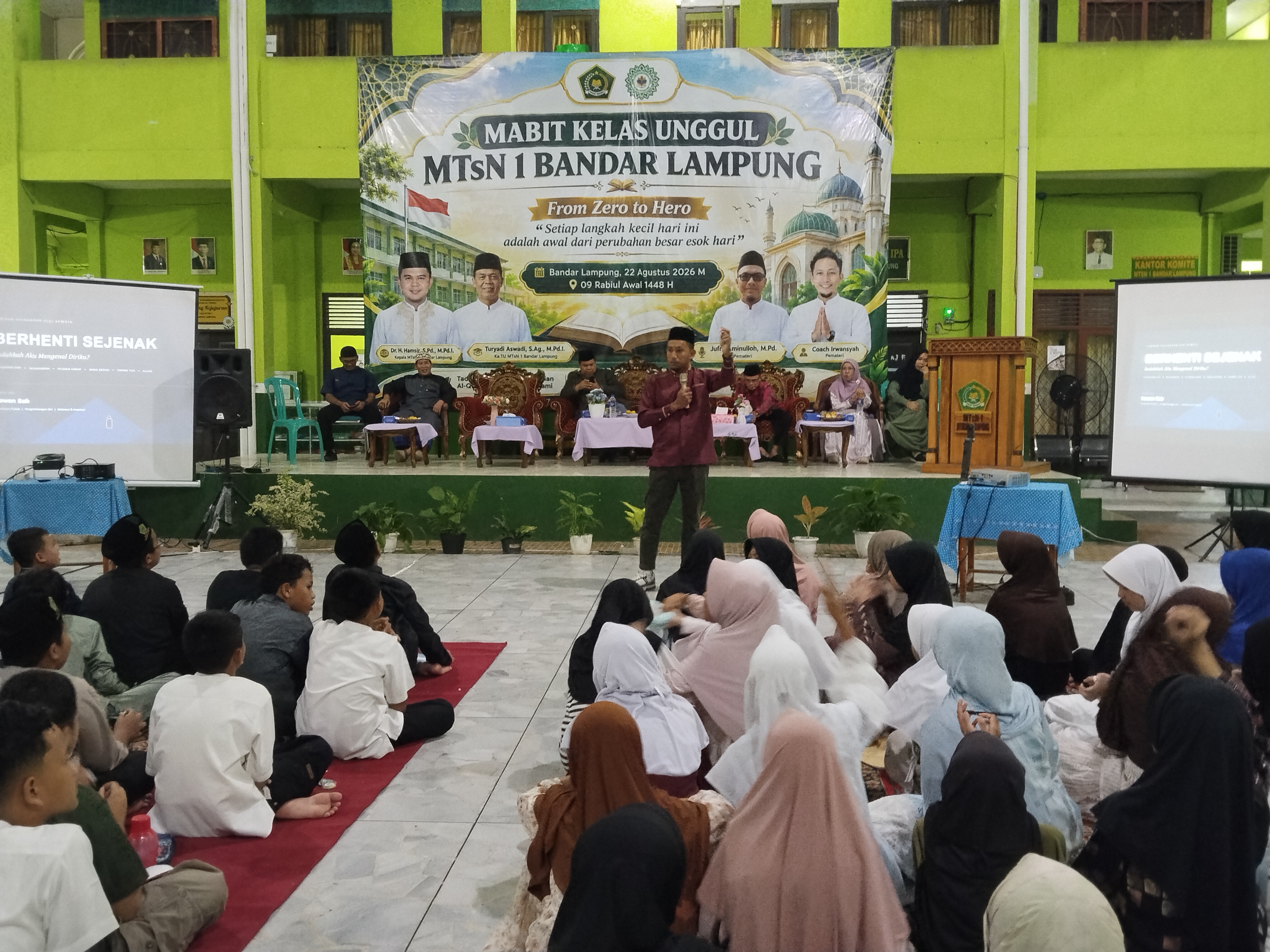 Ustadz Irawan Sah Ajak Peserta MABIT MTsN 1 Bandar Lampung Kenali Diri melalui Renungan Suci